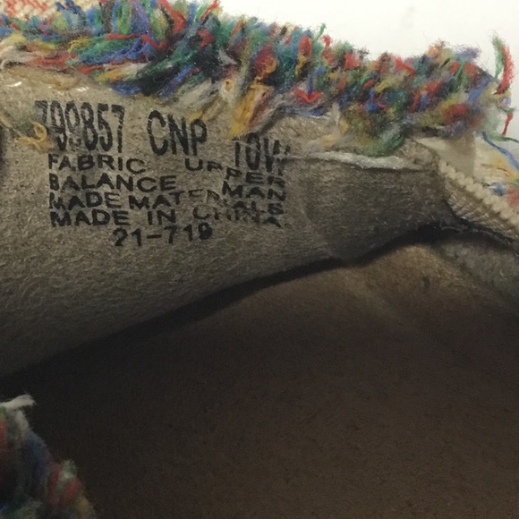 Minnetonka Women’s Needlepoint Frayed Fabric Sandals Size 10W - Picture 8 of 8